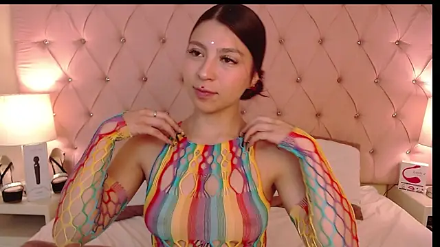 Hillary Thomson online show from November 25, 2025, 3:12 pm