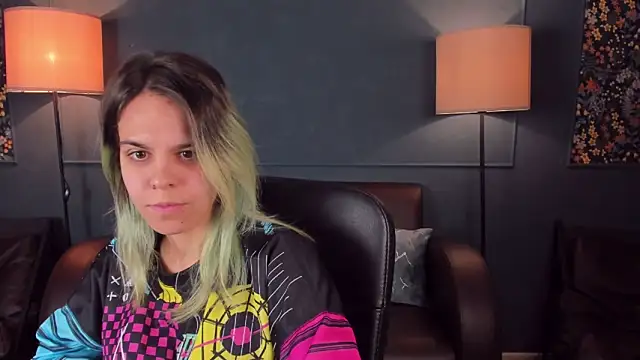 LiraBelle online show from November 22, 2025, 4:44 am