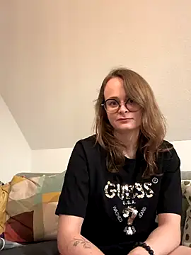 Snapshot of norafack33 chatting on December 14, 2025, 4:45 pm norafack33 online show from December 14, 2025, 4:45 pm