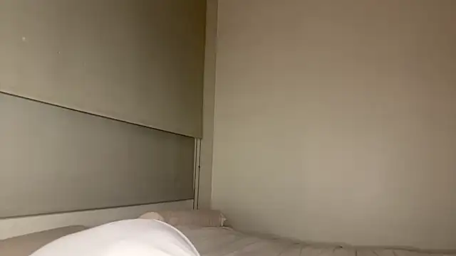 heyitsmia online show from December 2, 2025, 12:49 am