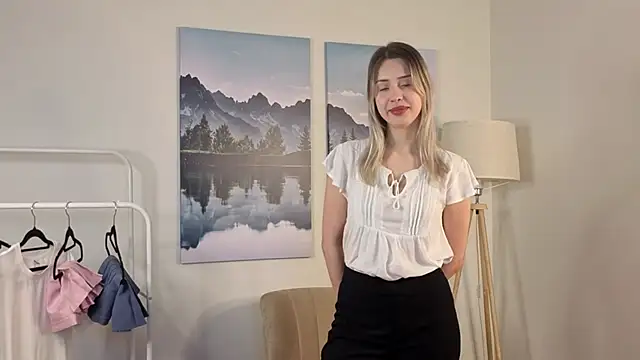 Snapshot of ElaneHamper chatting on November 23, 2025, 7:41 am ElaneHamper online show from November 23, 2025, 7:41 am