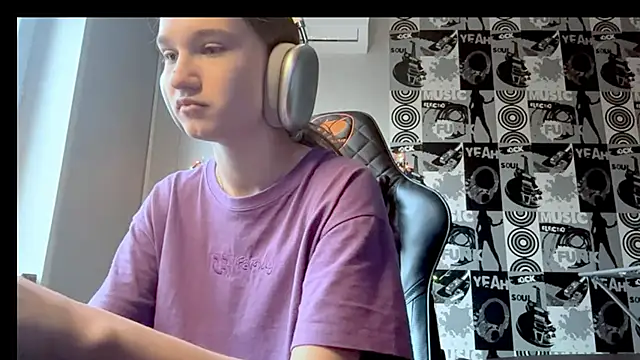 Snapshot of helgicuteness chatting on December 14, 2025, 7:25 am helgicuteness online show from December 14, 2025, 7:25 am