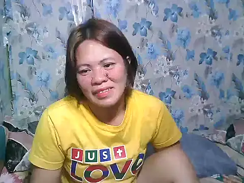 Snapshot of Smilinglovely chatting on December 15, 2025, 1:26 pm Smilinglovely online show from December 15, 2025, 1:26 pm