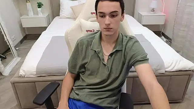 MoonlinSkinn online show from November 26, 2025, 8:15 am