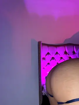 Snapshot of KarolRojas_22 chatting on December 4, 2025, 12:31 am KarolRojas 22 online show from December 4, 2025, 12:31 am