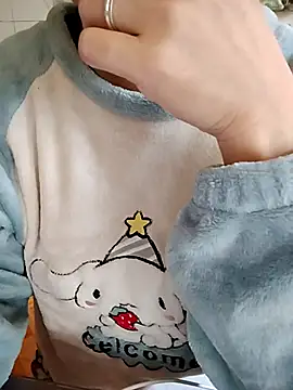 HanniZii online show from December 2, 2025, 3:56 am