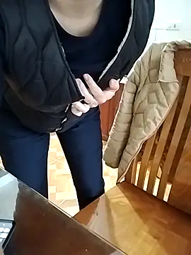 HanniZii online show from December 3, 2025, 1:13 am