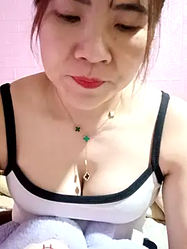 Lily-ross22 online show from November 30, 2025, 9:57 am