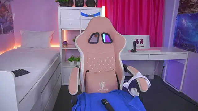 Snapshot of Sunny_Glow chatting on November 27, 2025, 5:53 am Sunny Glow online show from November 27, 2025, 5:53 am