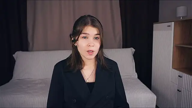 ZulaRattan online show from December 3, 2025, 7:01 pm