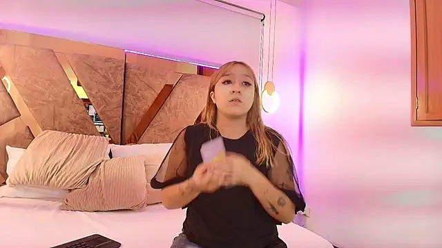 Snapshot of emma_cook_ chatting on November 28, 2025, 9:28 pm emma cook online show from November 28, 2025, 9:28 pm