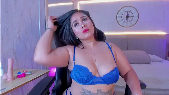 Snapshot of Julietaa_1 chatting on December 3, 2025, 7:34 pm Julietaa 1 online show from December 3, 2025, 7:34 pm