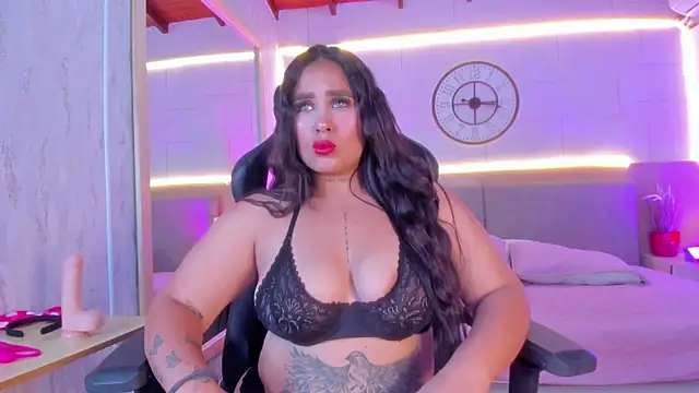 Snapshot of Julietaa_1 chatting on December 4, 2025, 7:44 pm Julietaa 1 online show from December 4, 2025, 7:44 pm