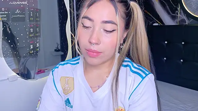 Manuela Velvet online show from November 30, 2025, 4:27 am