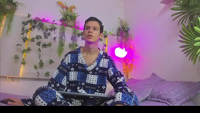 AngelSlimm online show from December 5, 2025, 5:16 am