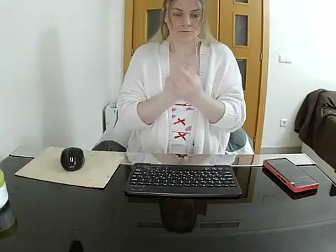 Snapshot of Adelyxveex chatting on November 30, 2025, 10:58 pm Adelyxveex online show from November 30, 2025, 10:58 pm