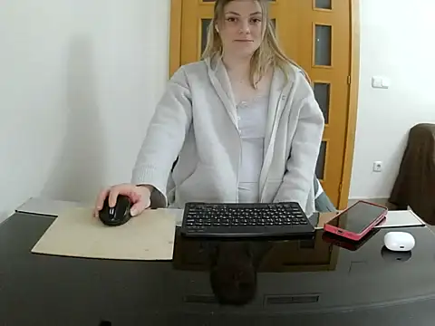 Snapshot of Adelyxveex chatting on December 1, 2025, 11:43 pm Adelyxveex online show from December 1, 2025, 11:43 pm