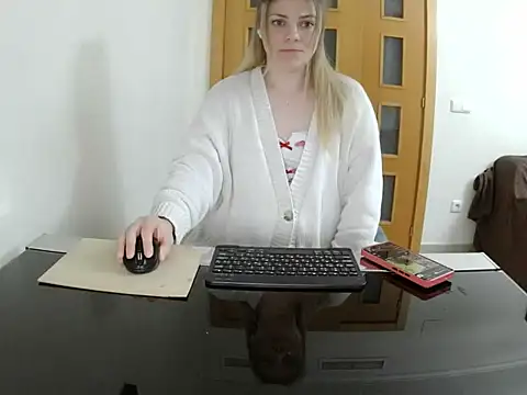 Snapshot of Adelyxveex chatting on December 3, 2025, 11:58 pm Adelyxveex online show from December 3, 2025, 11:58 pm