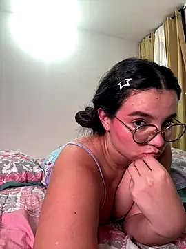 Snapshot of LilBunny_1 chatting on November 26, 2025, 12:00 am LilBunny 1 online show from November 26, 2025, 12:00 am