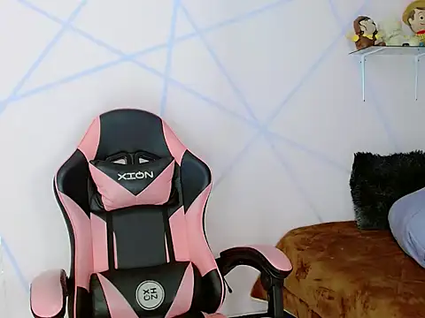 Natasha  Hot  online show from December 4, 2025, 9:40 am