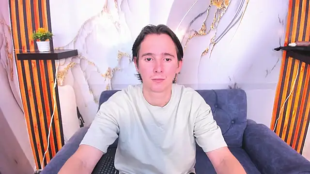 Aaron LatinMen2 online show from December 4, 2025, 7:33 pm