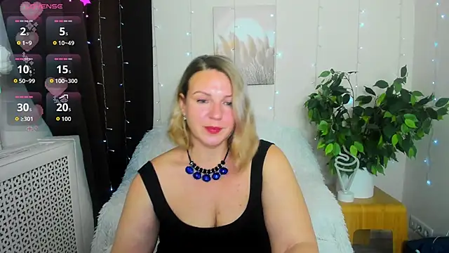 Snapshot of Alison_star_ chatting on December 2, 2025, 1:44 am Alison star online show from December 2, 2025, 1:44 am