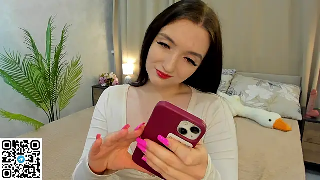 Lesley Wings online show from December 5, 2025, 4:10 am