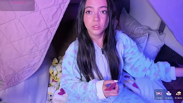 Laraa Rouss  online show from December 3, 2025, 3:47 am