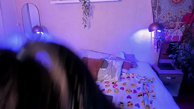 Laraa Rouss  online show from December 5, 2025, 4:10 am