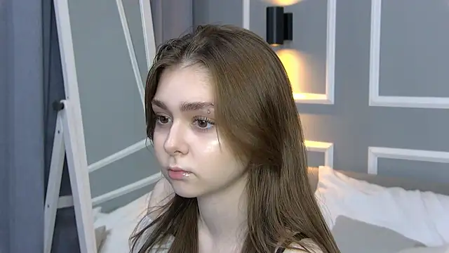 NatalieCroft online show from December 5, 2025, 6:11 am