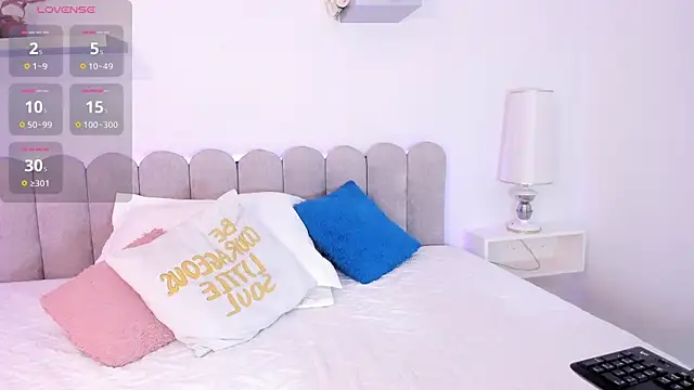 gabyfoster  online show from November 29, 2025, 6:44 pm