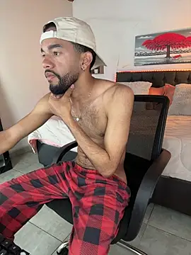 Andressbigcock   online show from November 28, 2025, 1:58 pm