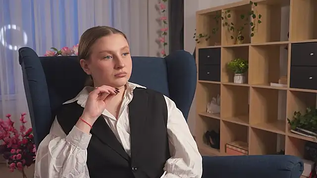 RemediosStrekas online show from December 5, 2025, 4:10 am