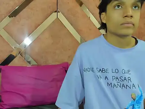 Yui And rin  online show from December 5, 2025, 2:31 am