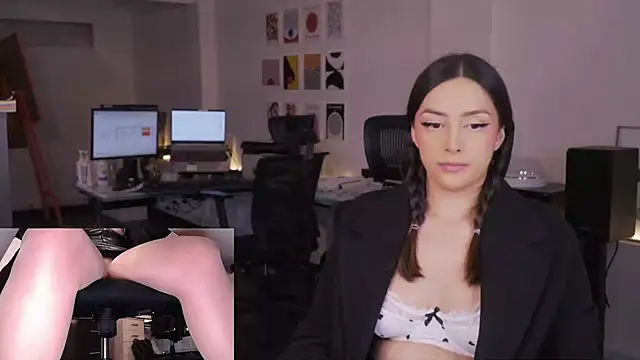 Snapshot of _KimberlyClars_ chatting on December 4, 2025, 9:45 pm KimberlyClars online show from December 4, 2025, 9:45 pm