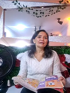 Alexa Murphy  online show from November 28, 2025, 1:25 pm