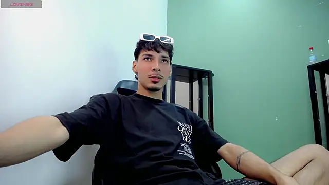 Yankeee  online show from December 1, 2025, 3:33 am