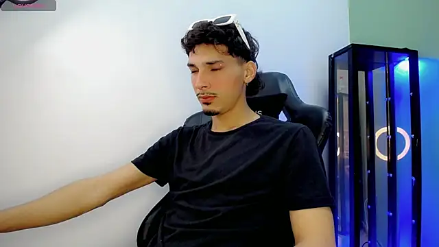 Yankeee  online show from December 2, 2025, 3:56 am