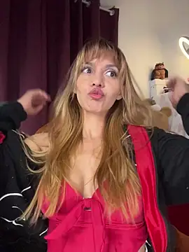 Snapshot of __PrettyWoman__ chatting on November 30, 2025, 11:31 pm PrettyWoman online show from November 30, 2025, 11:31 pm