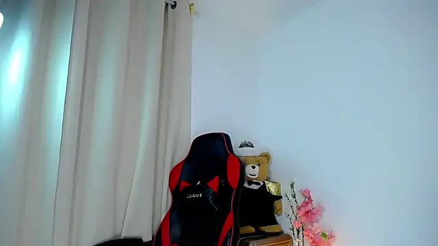 Snapshot of __PrettyWoman__ chatting on December 20, 2025, 9:27 am PrettyWoman online show from December 20, 2025, 9:27 am