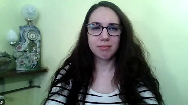 EvaClassy online show from December 5, 2025, 8:01 am