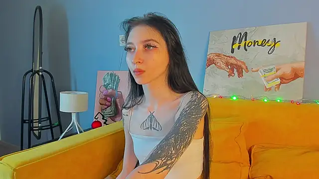 Snapshot of Ellen_Hops chatting on December 5, 2025, 4:43 am Ellen Hops online show from December 5, 2025, 4:43 am