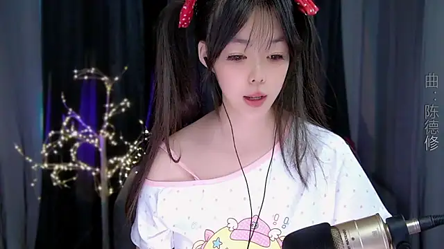 Snapshot of Guoguo_1 chatting on December 2, 2025, 8:52 am Guoguo 1 online show from December 2, 2025, 8:52 am