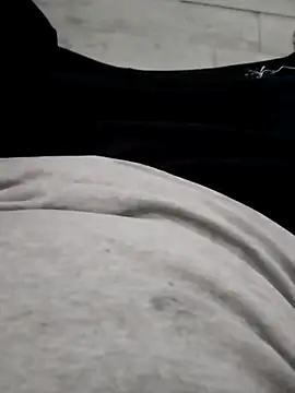 Snapshot of erdestruttor18 chatting on December 3, 2025, 1:42 pm erdestruttor18 online show from December 3, 2025, 1:42 pm