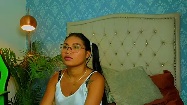 Miaa Collinss online show from December 3, 2025, 9:35 pm