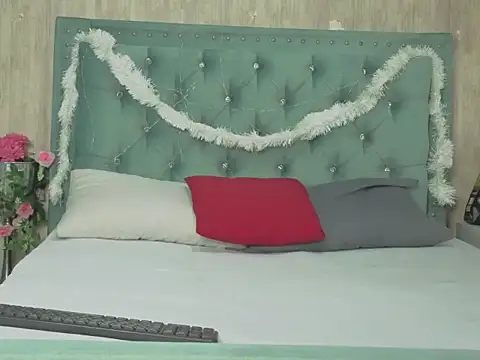 Apriil Sweett online show from December 3, 2025, 1:42 pm