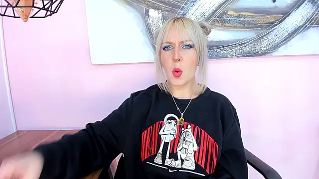 samanta-fox online show from December 1, 2025, 1:16 pm