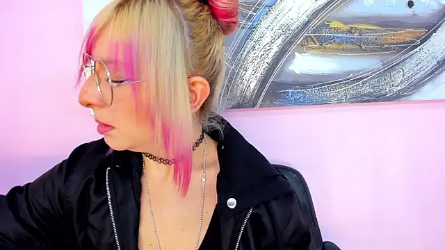 samanta-fox online show from December 5, 2025, 5:31 pm