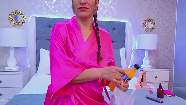 KeylaTompson online show from December 2, 2025, 7:20 pm