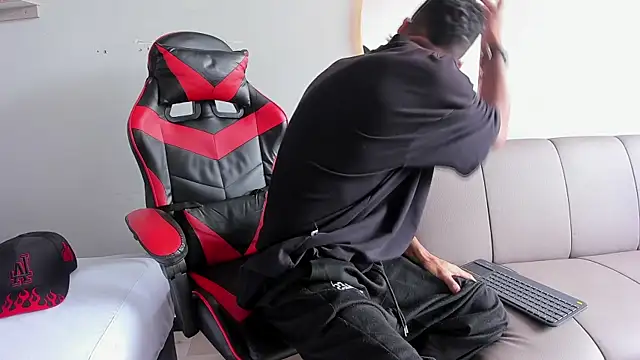 MatthewCullen online show from December 2, 2025, 7:31 pm